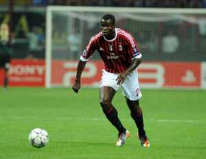 Taye Taiwo se dirige vers le Dynamo Kiev