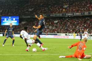 Lorient : Ecuele Manga, un genou au centre des attentions