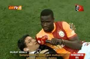 Galatasaray : Emmanuel Eboué, journaliste en herbe