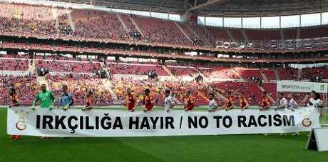 Galatasaray : Le message de soutien à Alves contre le racisme