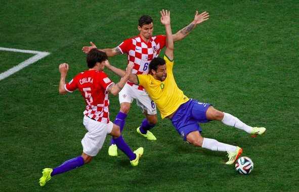 CM 2014 : premier match, première polémique