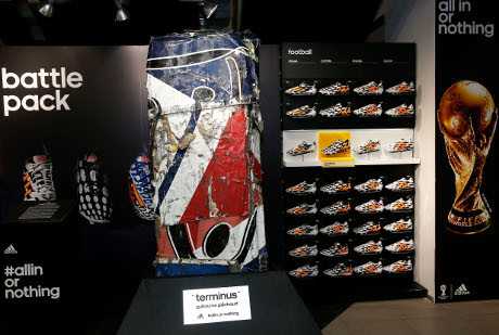 Le bus de Knysna transformé en oeuvre d’art et vendue aux enchères par Adidas pour Diambars
