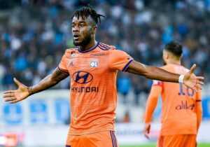 Lyon : Genesio remet les supporters en place pour Cornet !