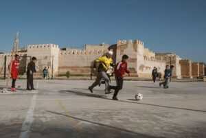 À l’Institut du monde arabe à Paris, une exposition fait la lumière sur le lien étroit entre foot et politique en Afrique du Nord