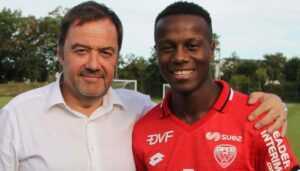 Mercato : Hamza Mendyl rentre en Ligue 1 (officiel)