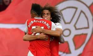 Arsenal : Aubameyang sauveur dans le derby, Pépé passeur
