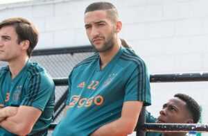Lille-Ajax : le maillot cadeau de Ziyech mis en vente ?
