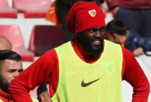 Mercato – Nîmes : la piste Adebayor !