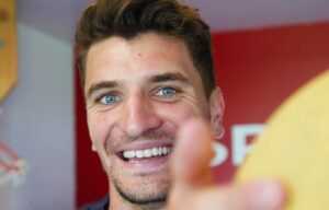 PSG : Meunier projette Choupo-Moting sur la Tour Eiffel !