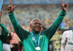 Al Ahly : l’Afrique du Sud ne lâche pas Mosimane !