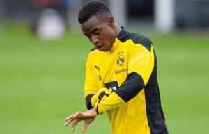 Allemagne : Moukoko s’éloigne du Cameroun…