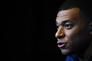 Eto’o ou Drogba ? Mbappé répond !