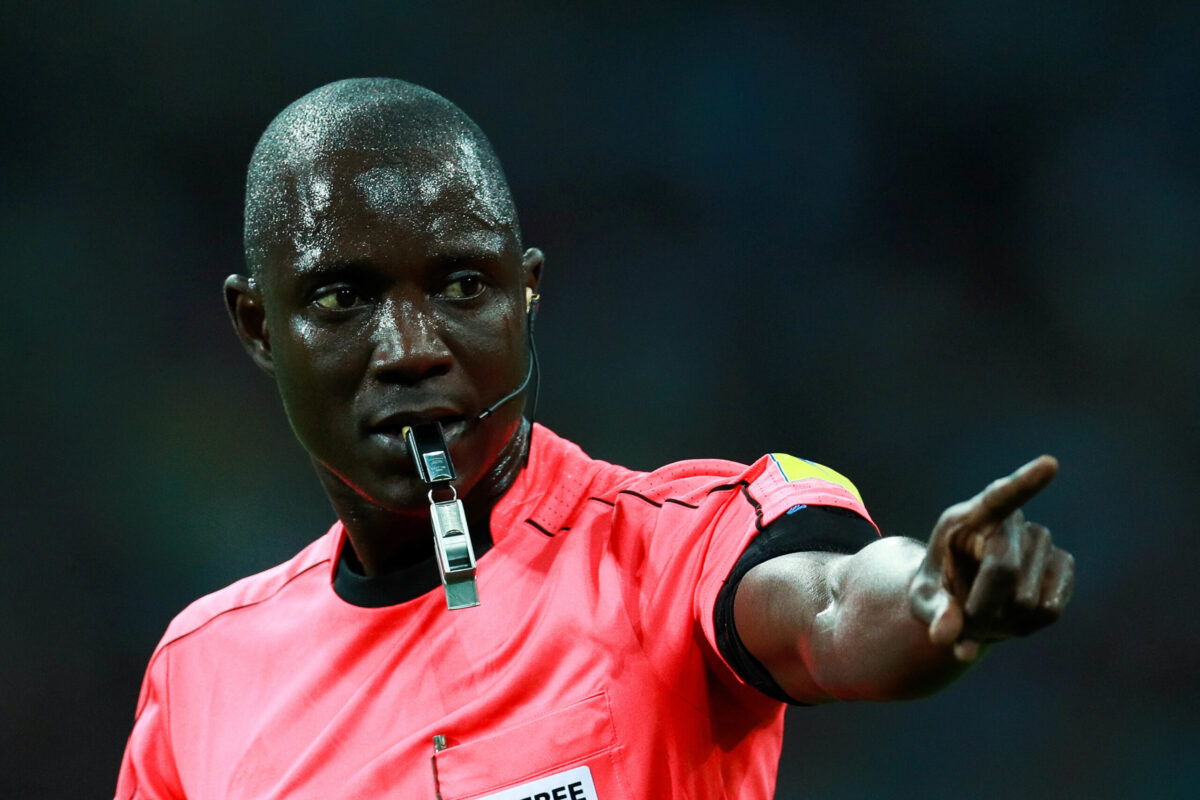 Bakary Gassama range le sifflet !