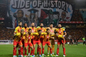Espérance Tunis : “soyez du bon côté de l’histoire”, le tifo de l’année en finale de la LdC africaine ?