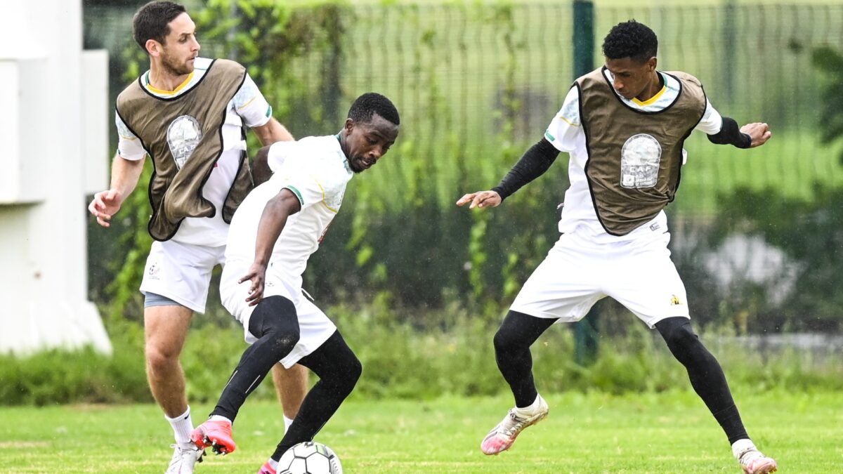 ‘Pule should leave!’ Orlando Pirates midfielder urged to ‘move on’ since ‘Riveiro likes young players’