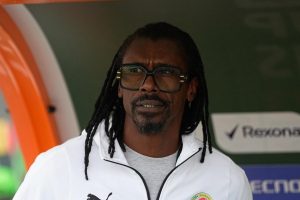 Aliou Cissé en discussions avec une surprenante sélection africaine