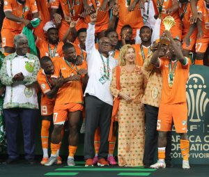 Côte d’Ivoire : la FIF lance le pagne officiel des champions d’Afrique !