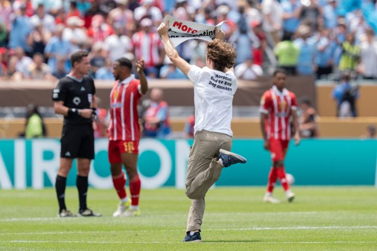 Pourquoi un streaker s’en est pris au Maroc lors de Manchester City-Wydad