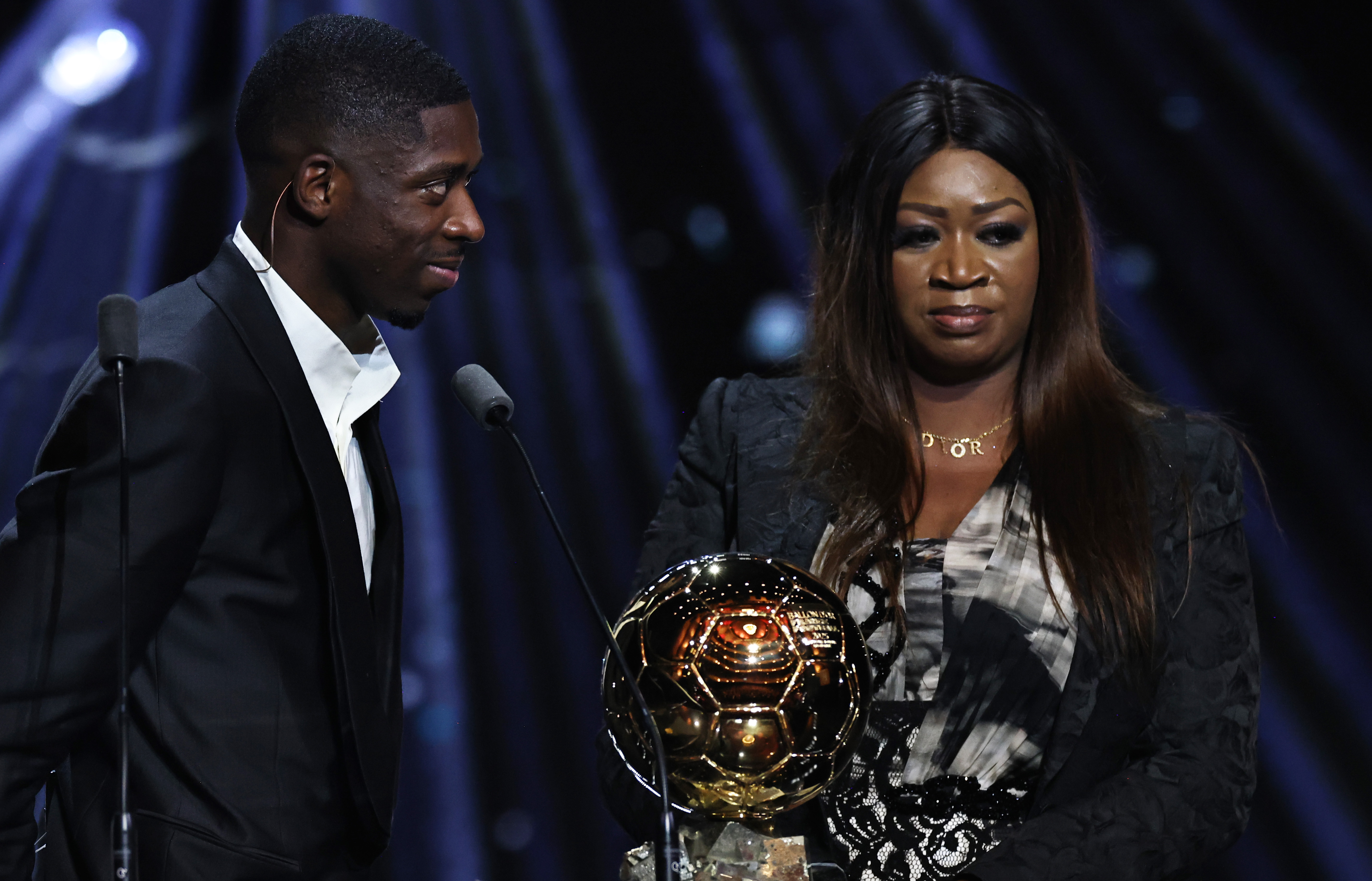 La mère d’Ousmane Dembélé annonce le Ballon d’Or en Afrique !