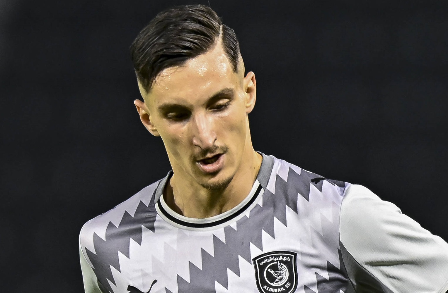 La célébration “sans bras” bouleversante d’Adil Boulbina