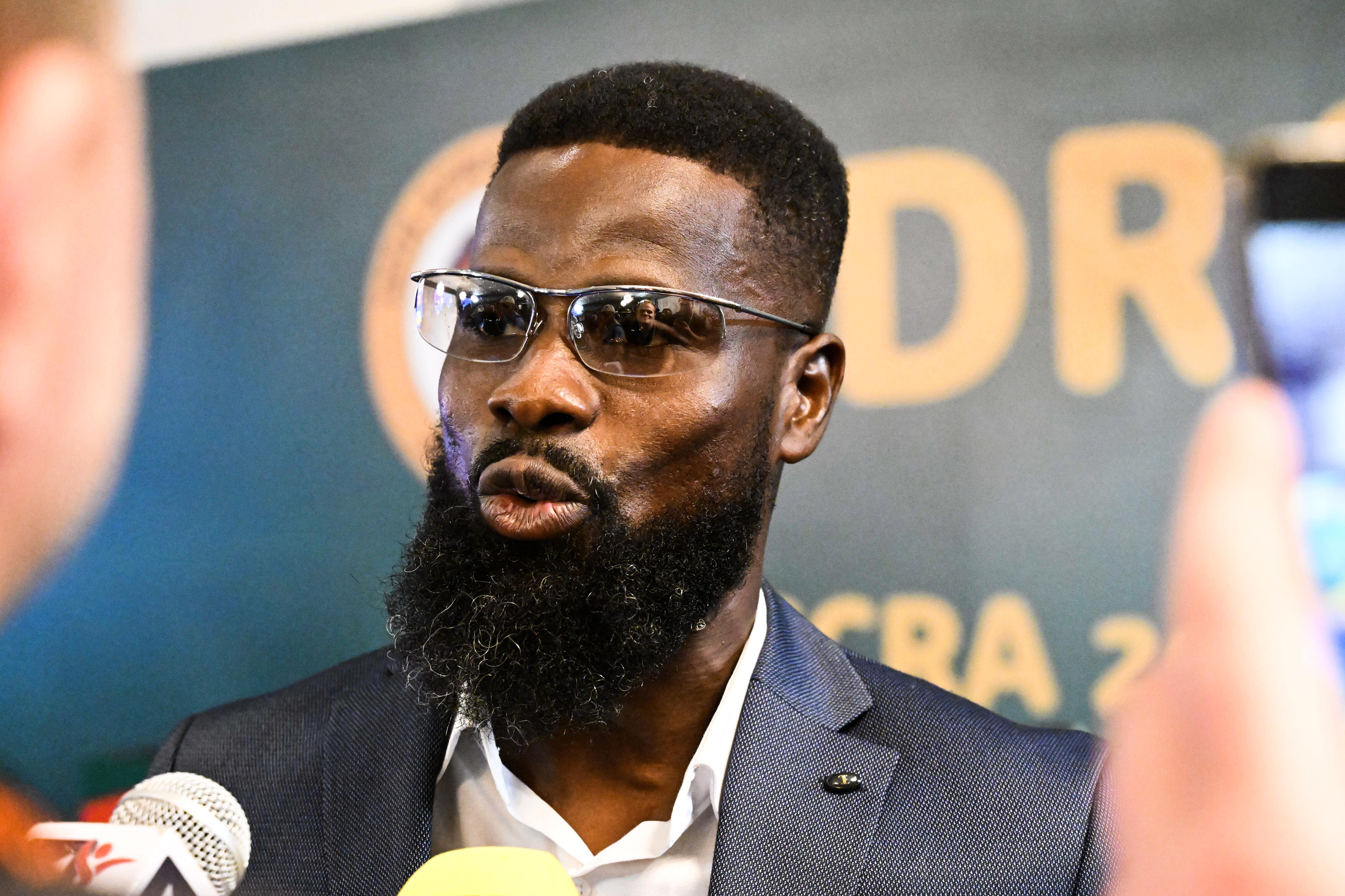 “Ils ne me répondent pas, ils me manquent” : le cri du cœur d’Emmanuel Eboué