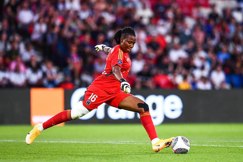 Chiamaka Nnadozie: Super Falcons GOAT 'keeper hits England following Paris FC exit