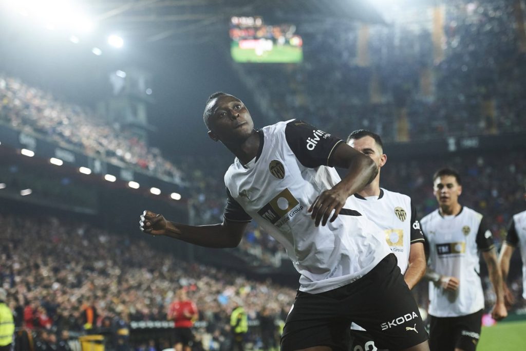 Umar Sadiq: Valencia eager to renew ‘free trial’ subscription for lanky striker