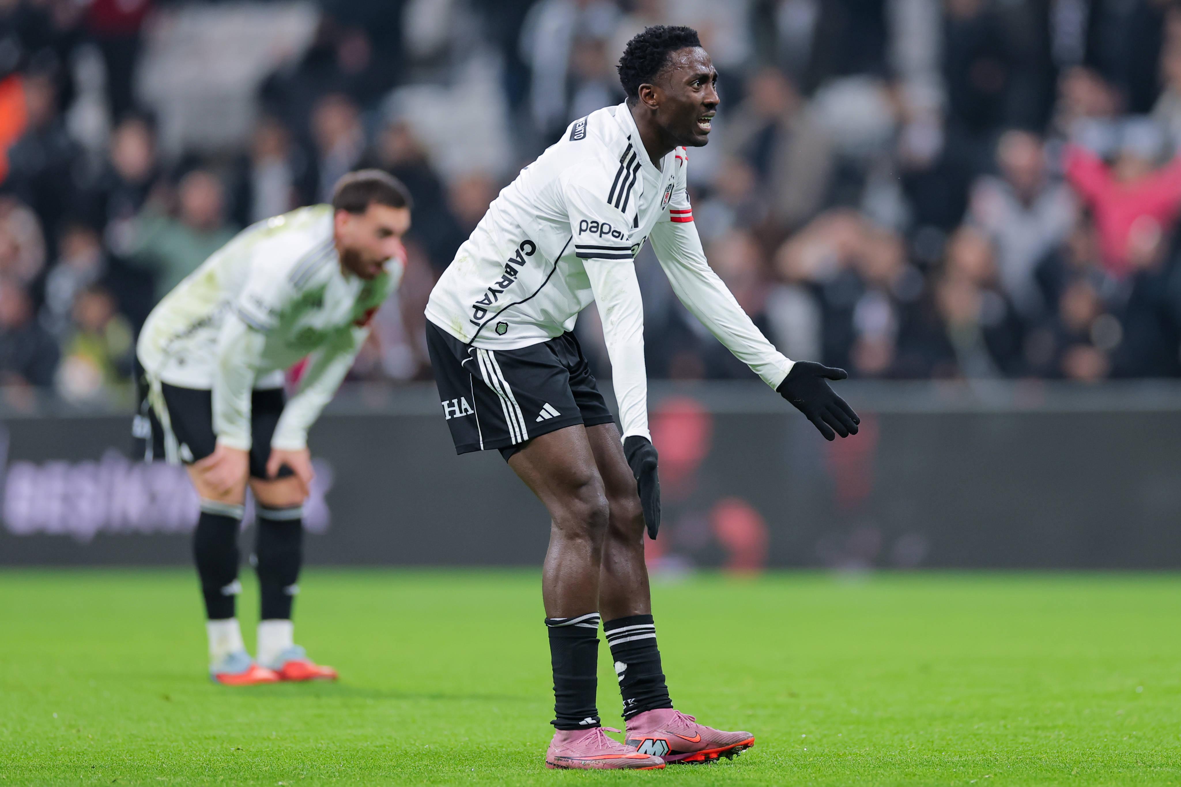 Wilfred Ndidi to Manchester United latest: Besiktas identify African star as replacement