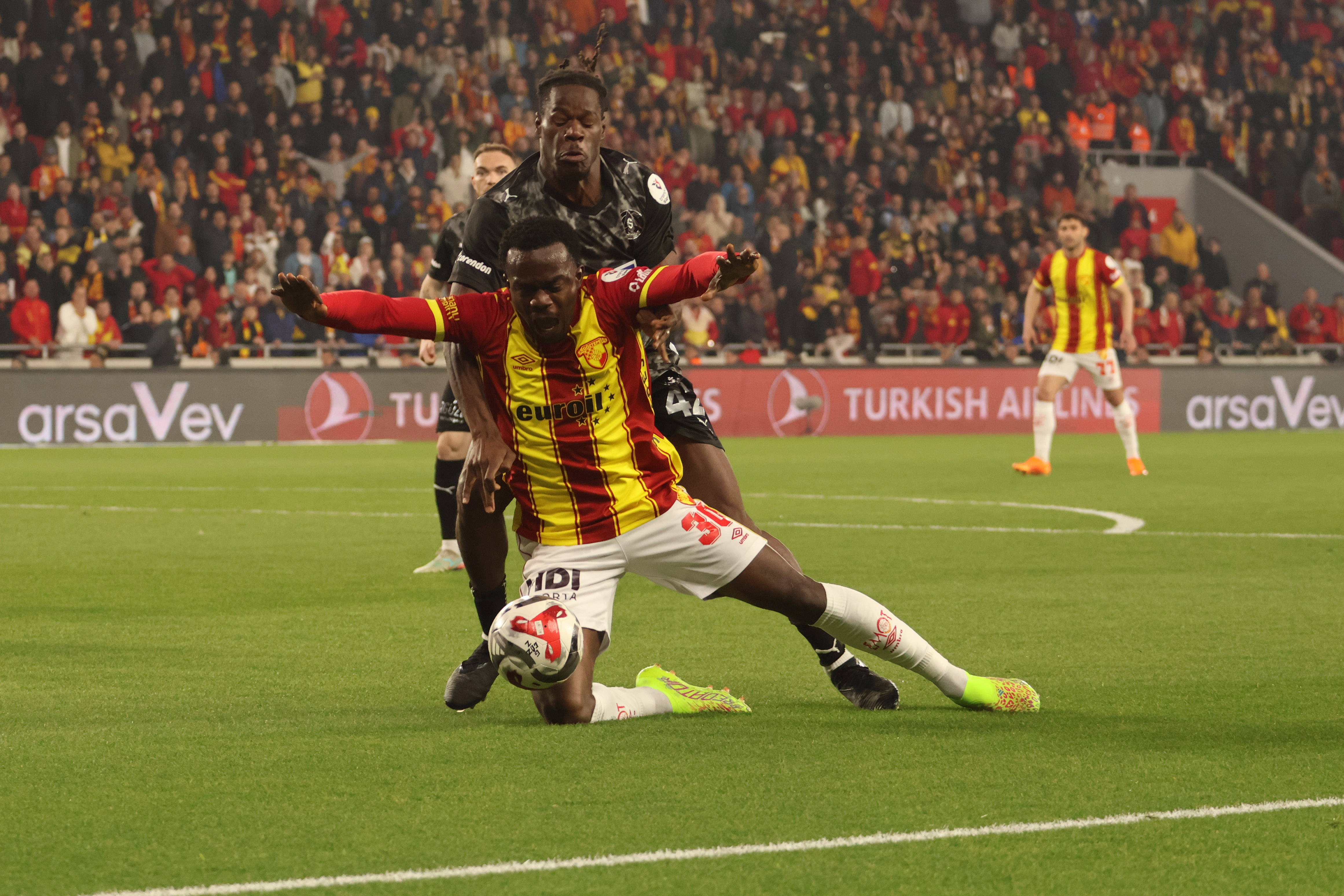 Mainz to battle Eintracht Frankfurt for Nigerian DM tipped to replace Ndidi in the Super Eagles