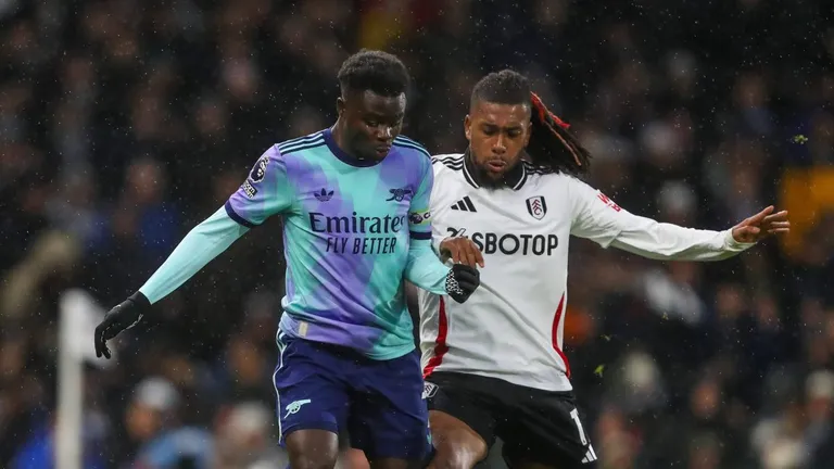 How Alex Iwobi and Calvin Bassey greeted Bukayo Saka during Arsenal vs Fulham