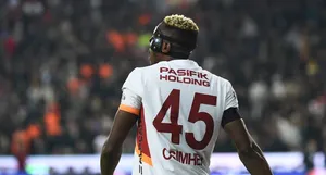 ‘Goals are like water to Osimhen’ – Fans gush as Super Eagles forward scores in Galatasaray win