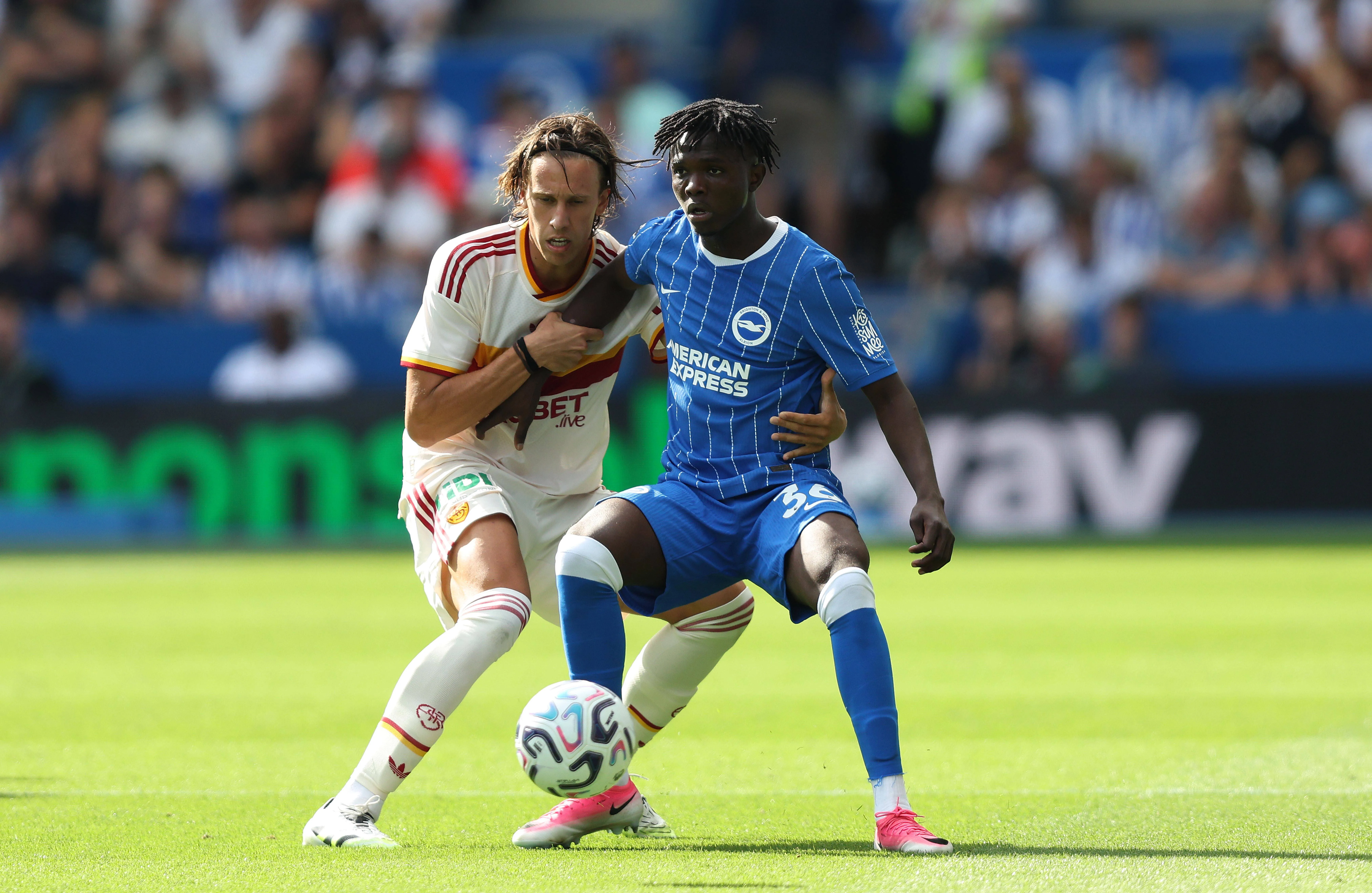 Zadok Yohanna of Brighton & Hove Albion battles for the ball