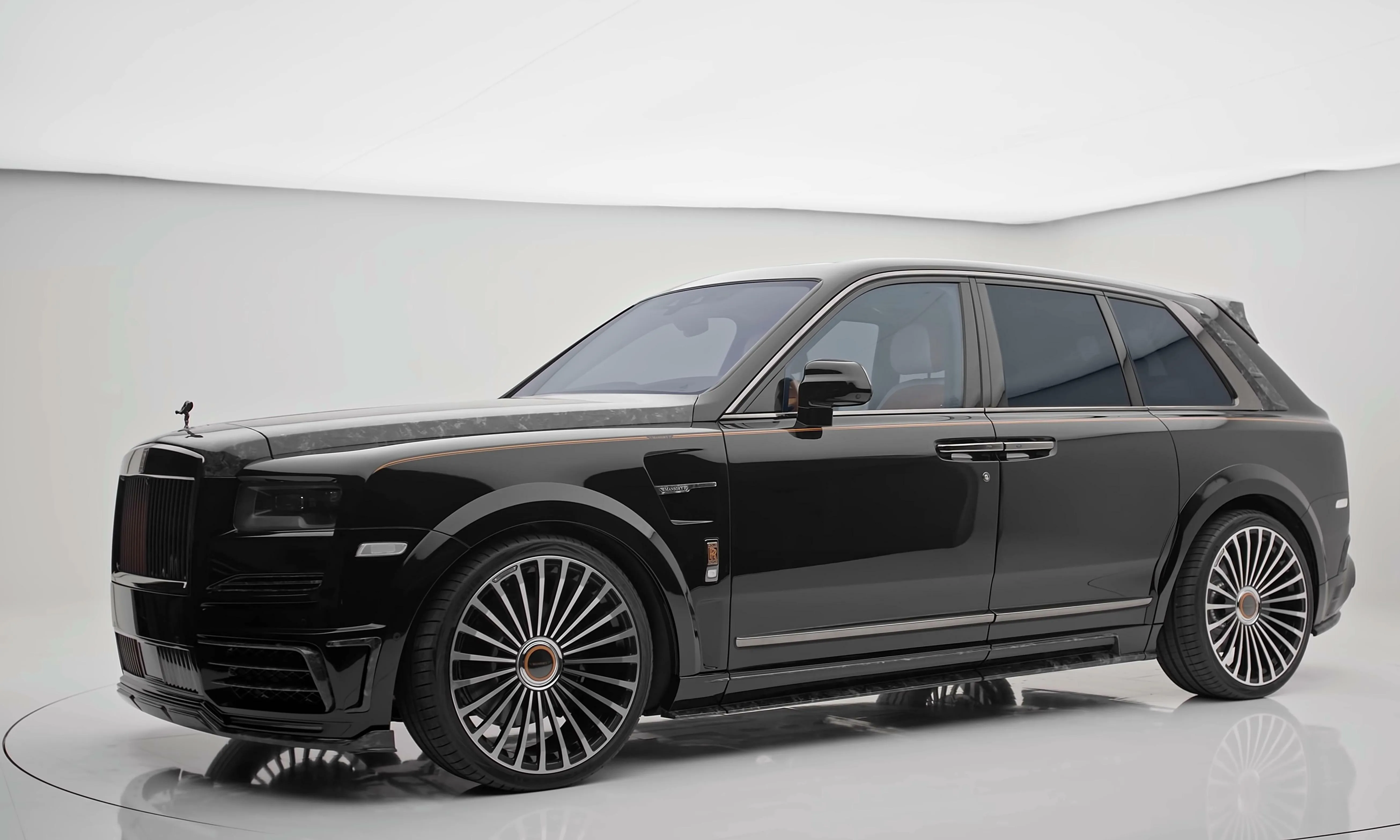 A Rolls Royce Cullinan (Like Victor Osimhen's).