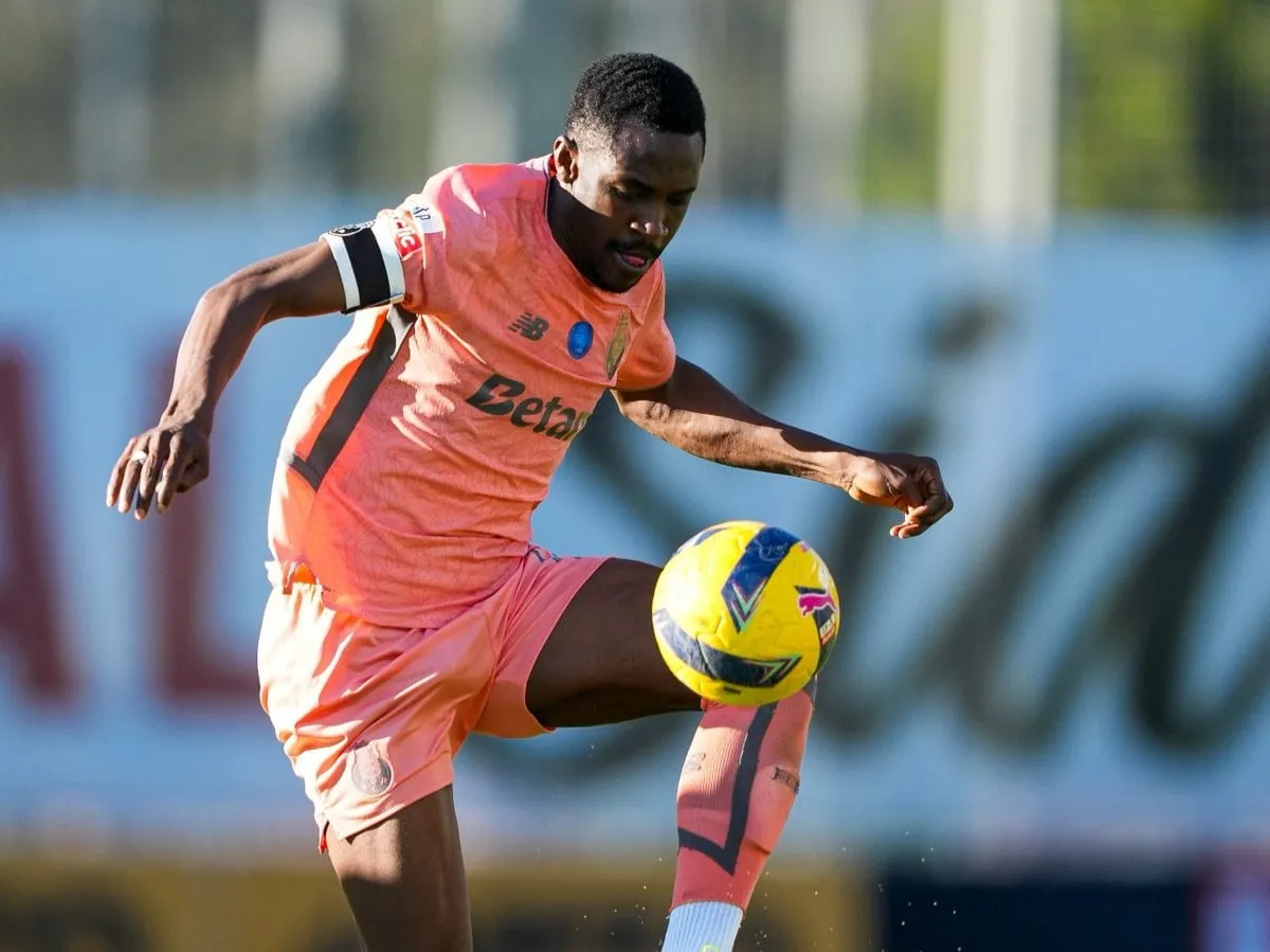 Zaidu Sanusi for Porto against Nacional