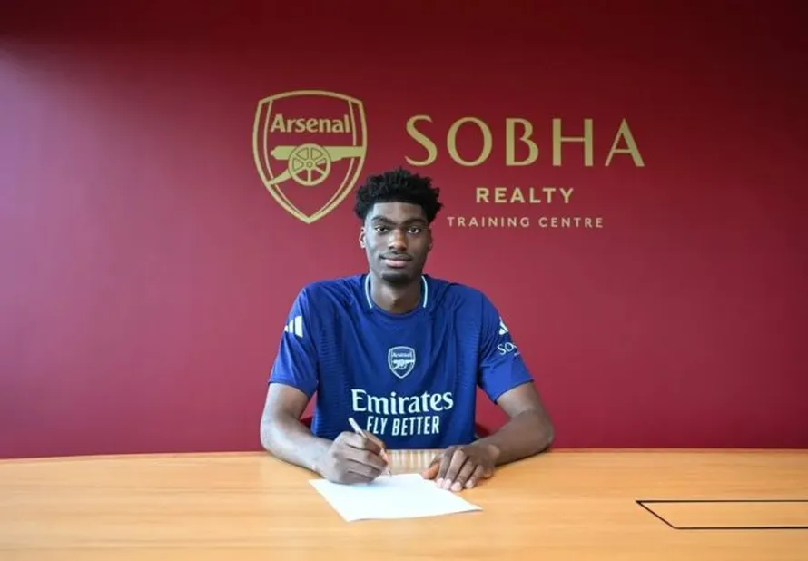 Arsenal sign Nigerian goalkeeper to first professional contract