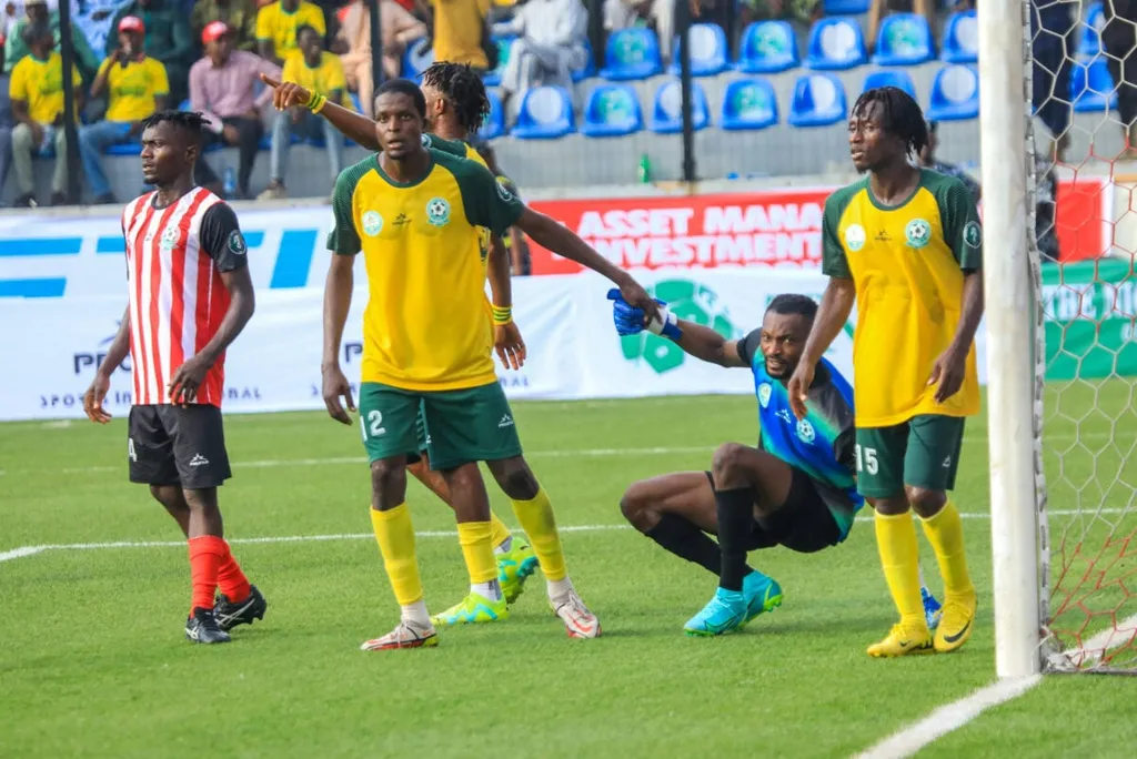 El-Kanemi Warriors (in yellow and green) will represent Nigerian in the CAF Confederations Cup