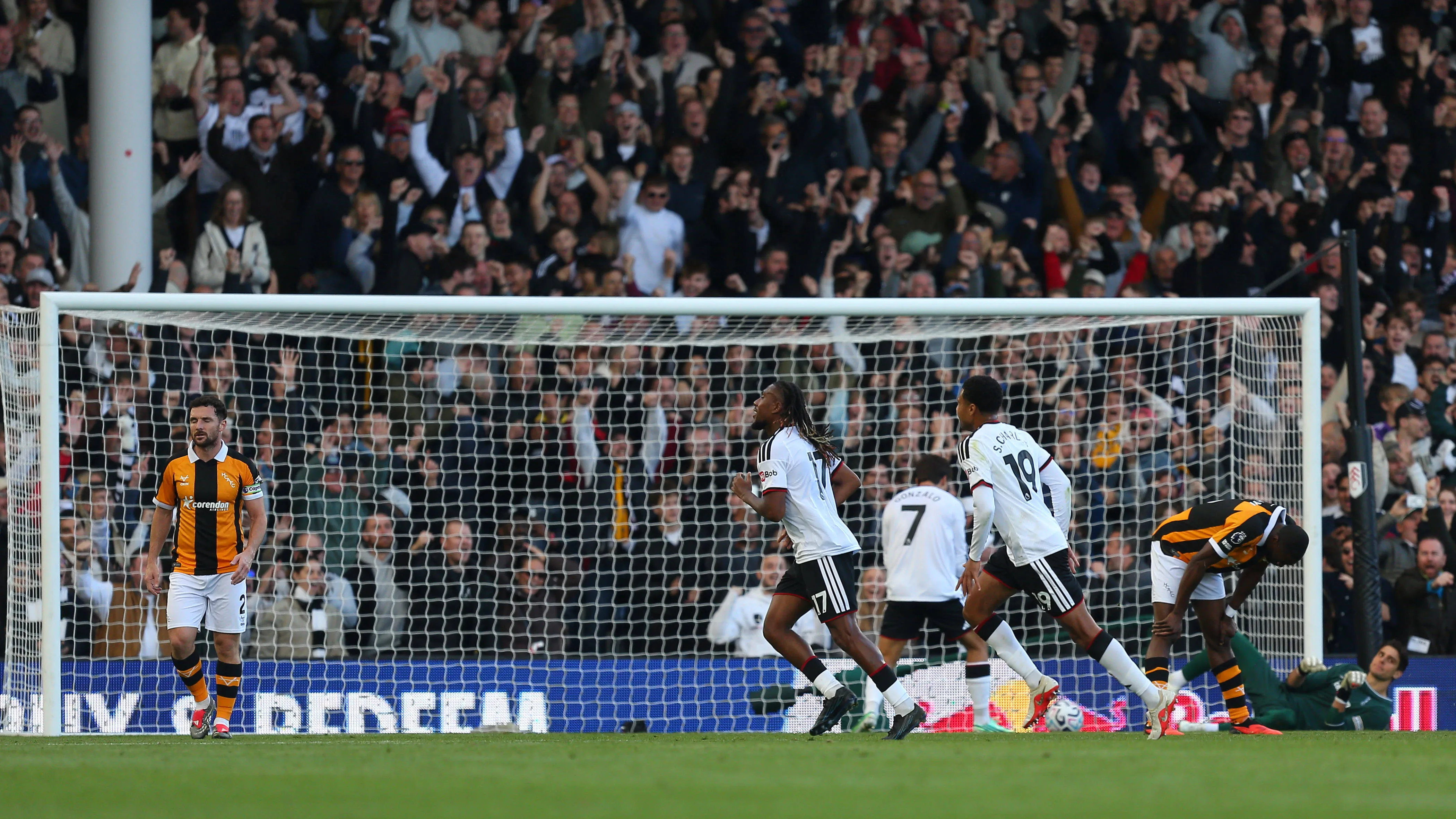 Alex Iwobi of Fulham celebrates after scoring vs Hull City