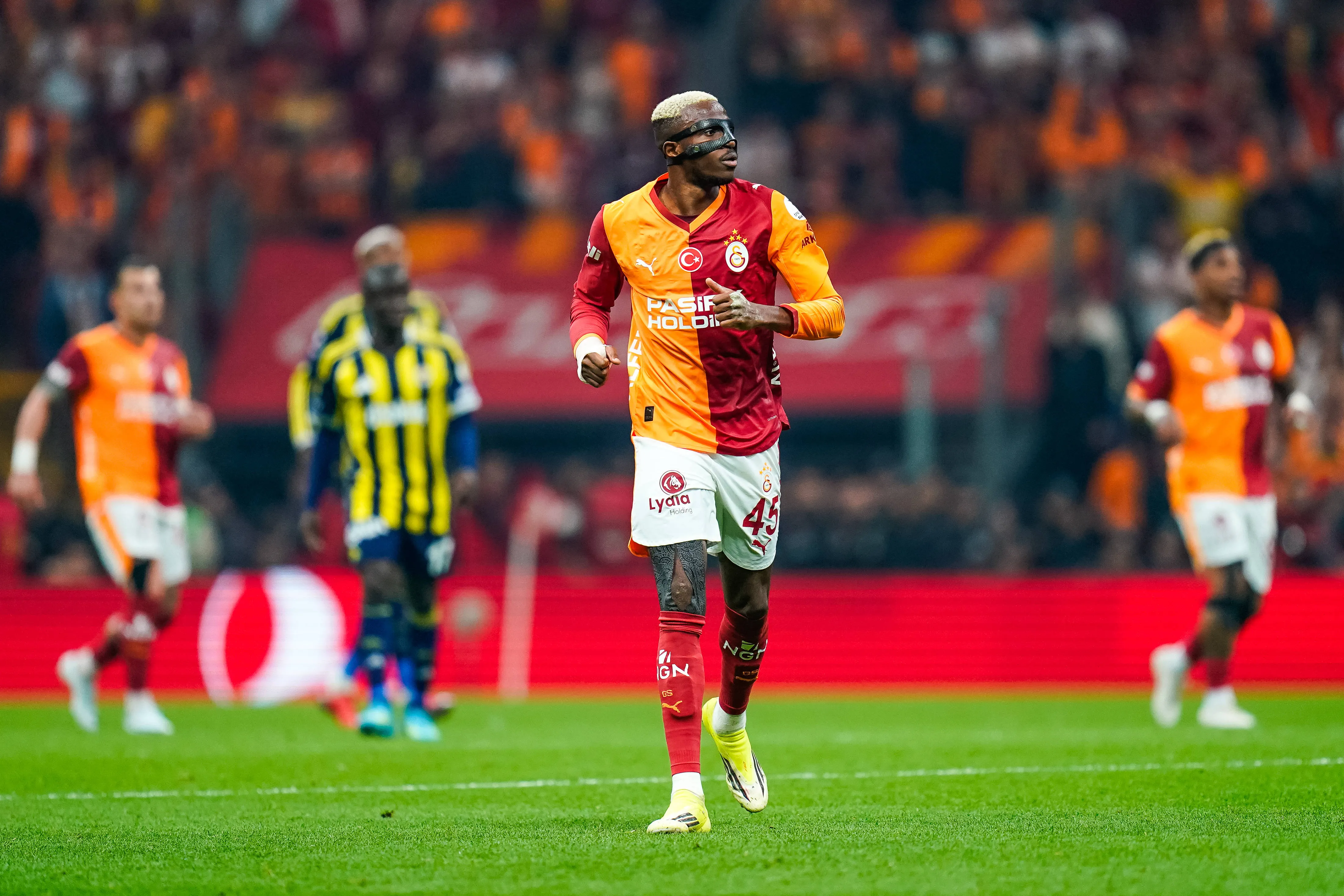 Super Eagles: Victor Osimhen lauded for passing on penalty against Fenerbahce