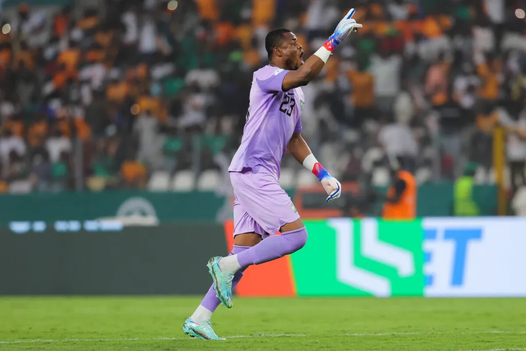 Race for Stanley Nwabali signature adds fuel to Soweto derby fire