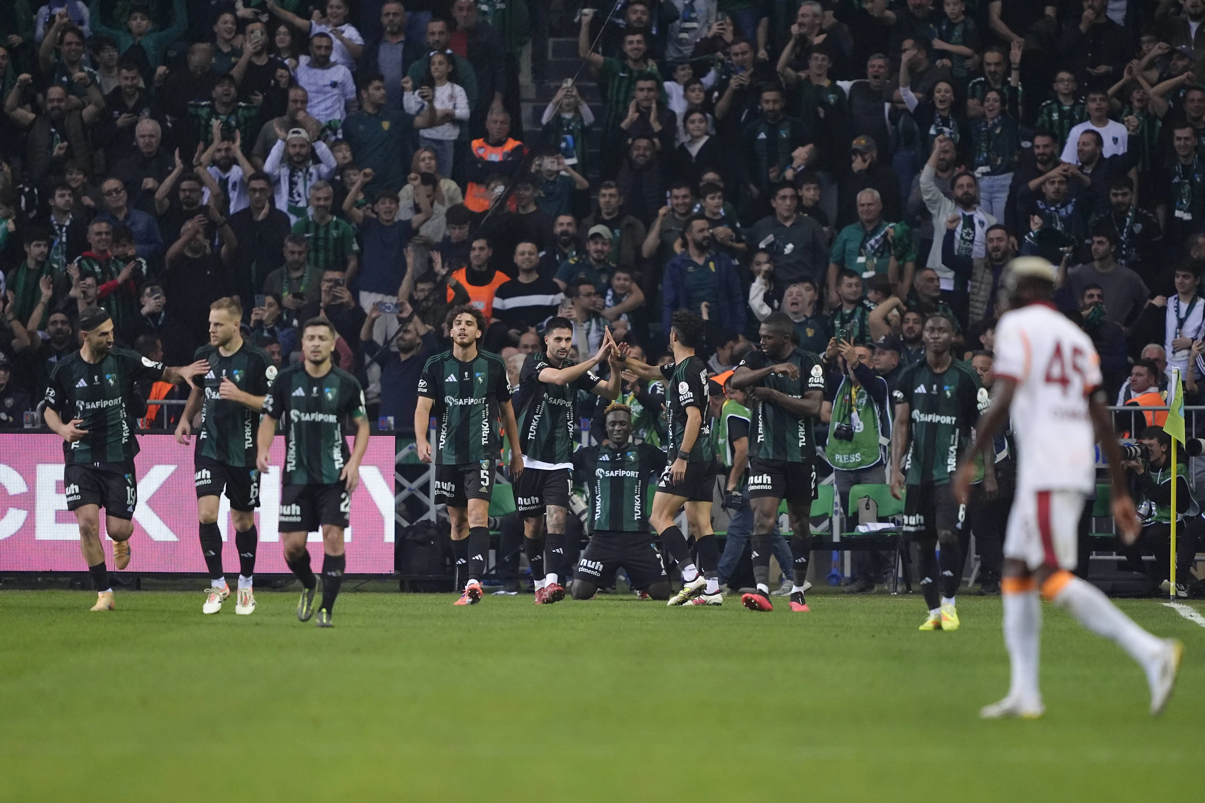 Turkish Super League Dan Agyei of Kocaelispor celebrates
