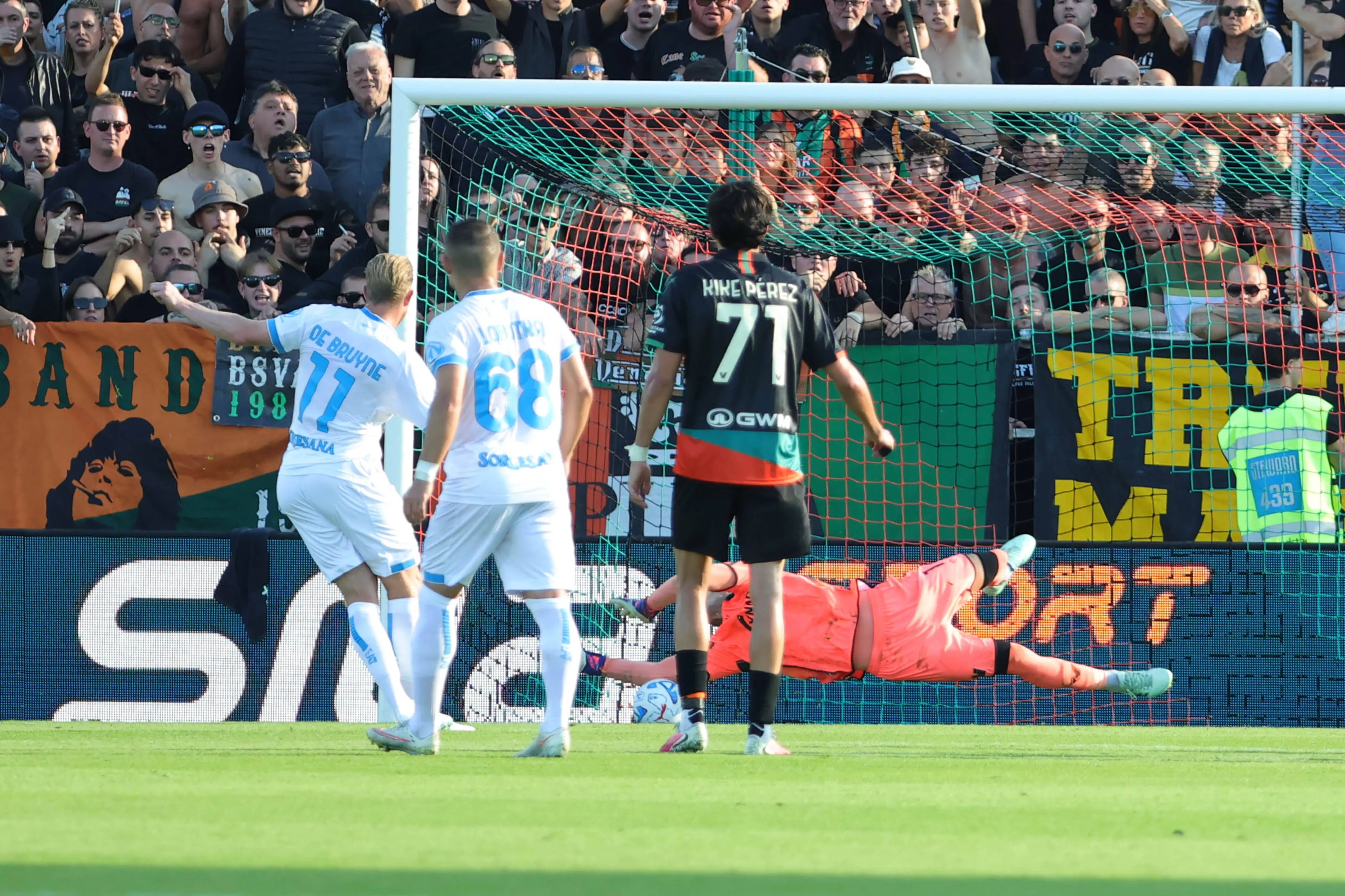 Filip Stankovic of Venezia blocks the penalty kick taken by Kevin De Bruyne of Napoli