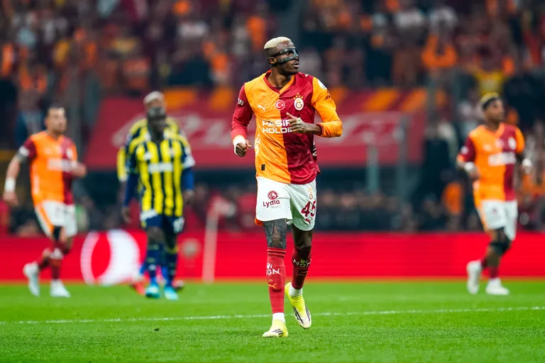 Super Eagles: Victor Osimhen lauded for passing on penalty against Fenerbahce