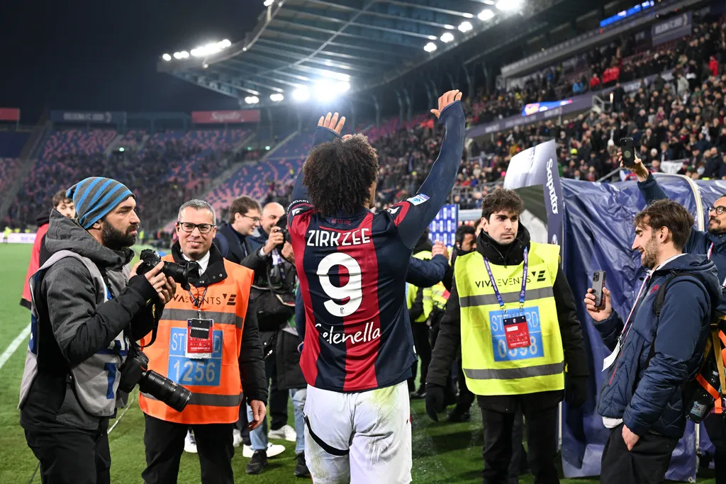 zirkzee transfer bologna