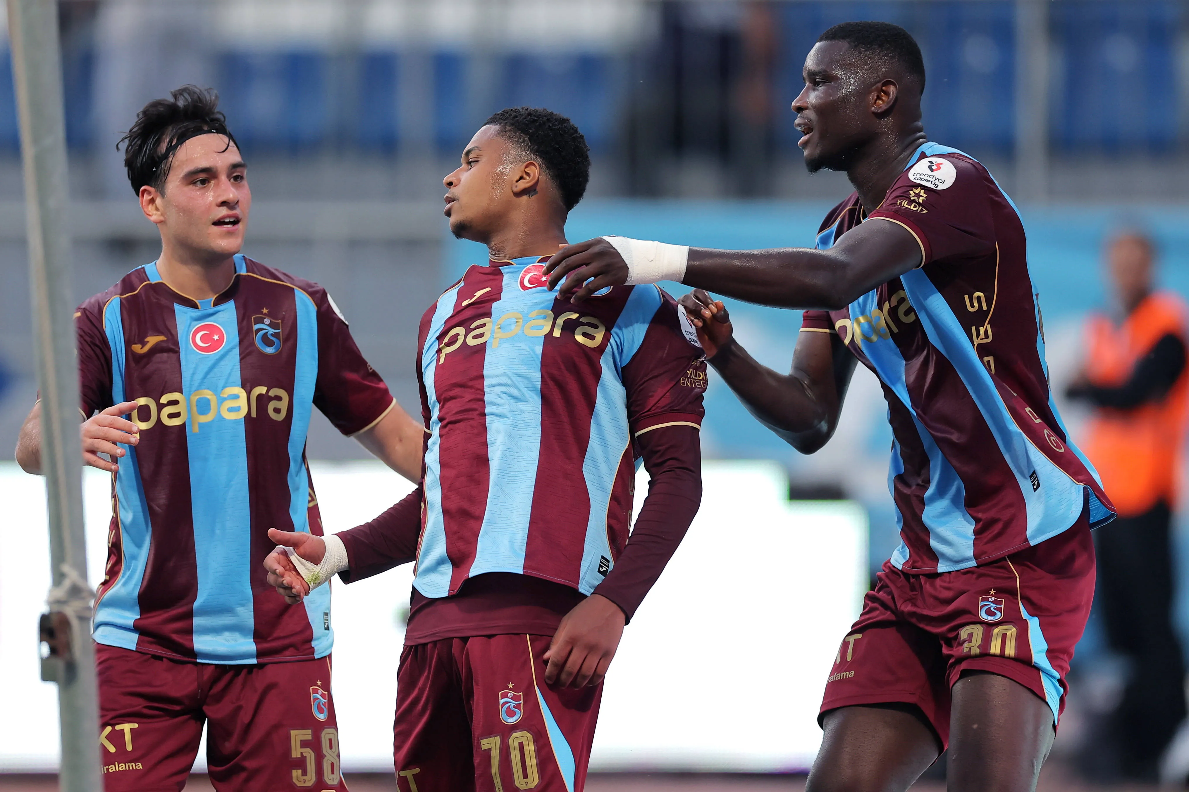 Noah Saviolo of Trabzonspor, Aral Simsir of Trabzonspor, Paul Onuachu of Trabzonspor