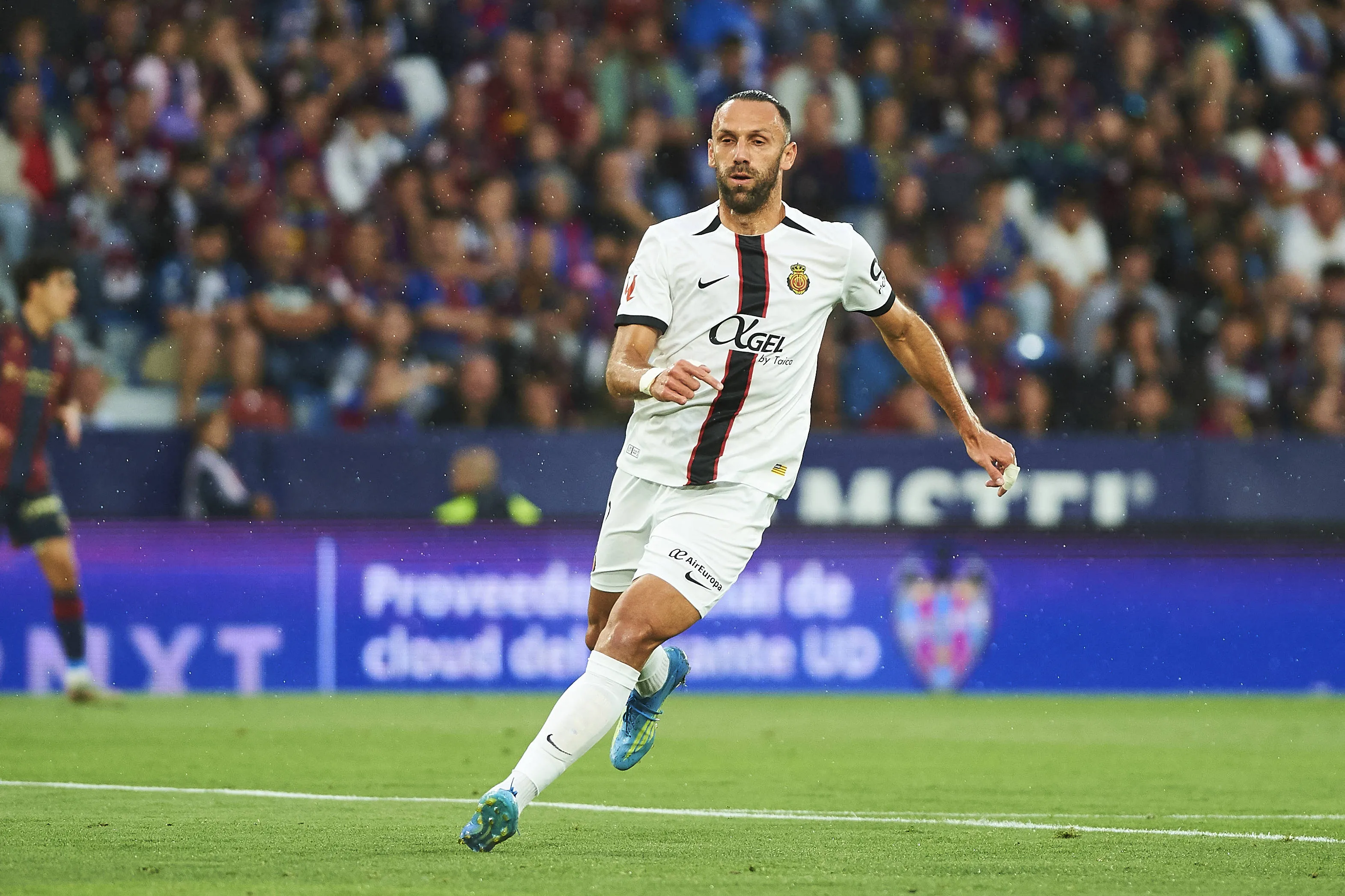 Vedat Muriqi in action for Mallorca