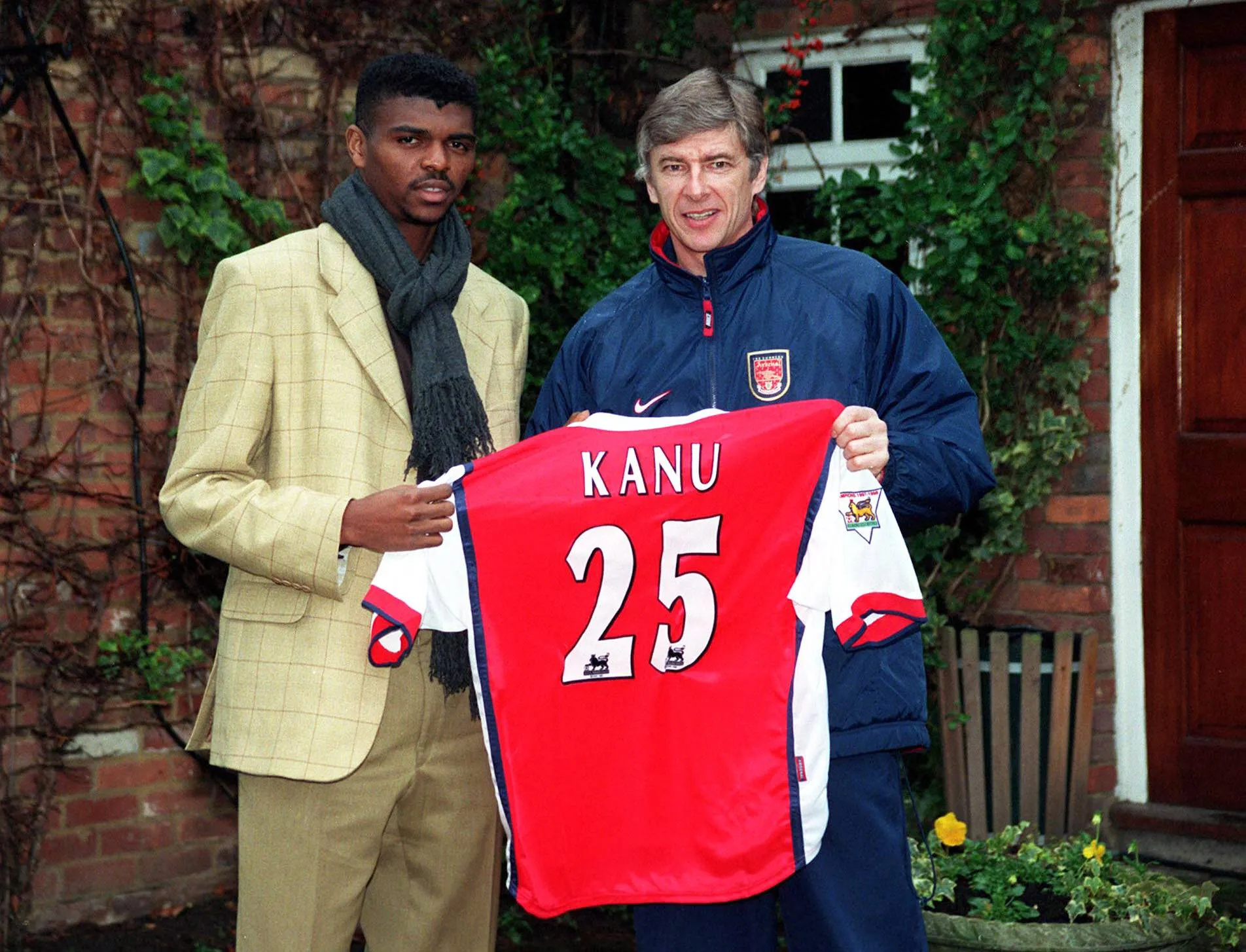 Trainer Arsene Wenger poses with Nwankwo Kanu after joining Arsenal from Inter Milan