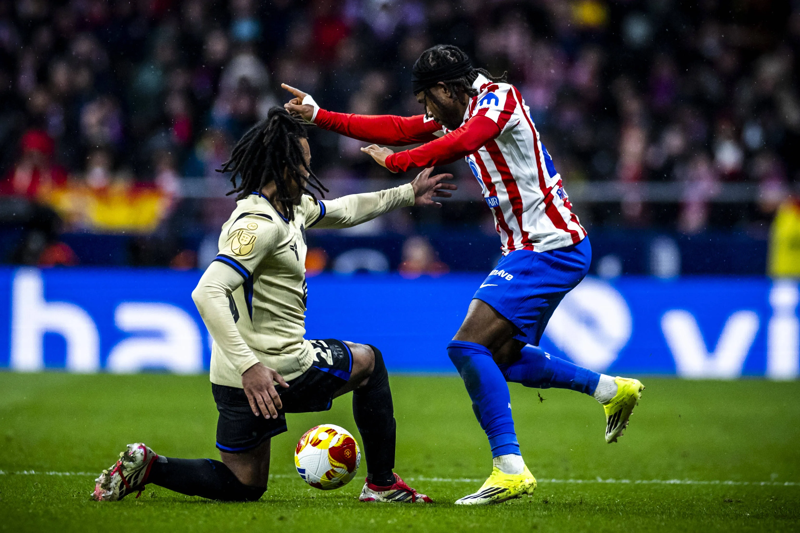 Ademola Lookman goes past Joules Kounde of FC Barcelona