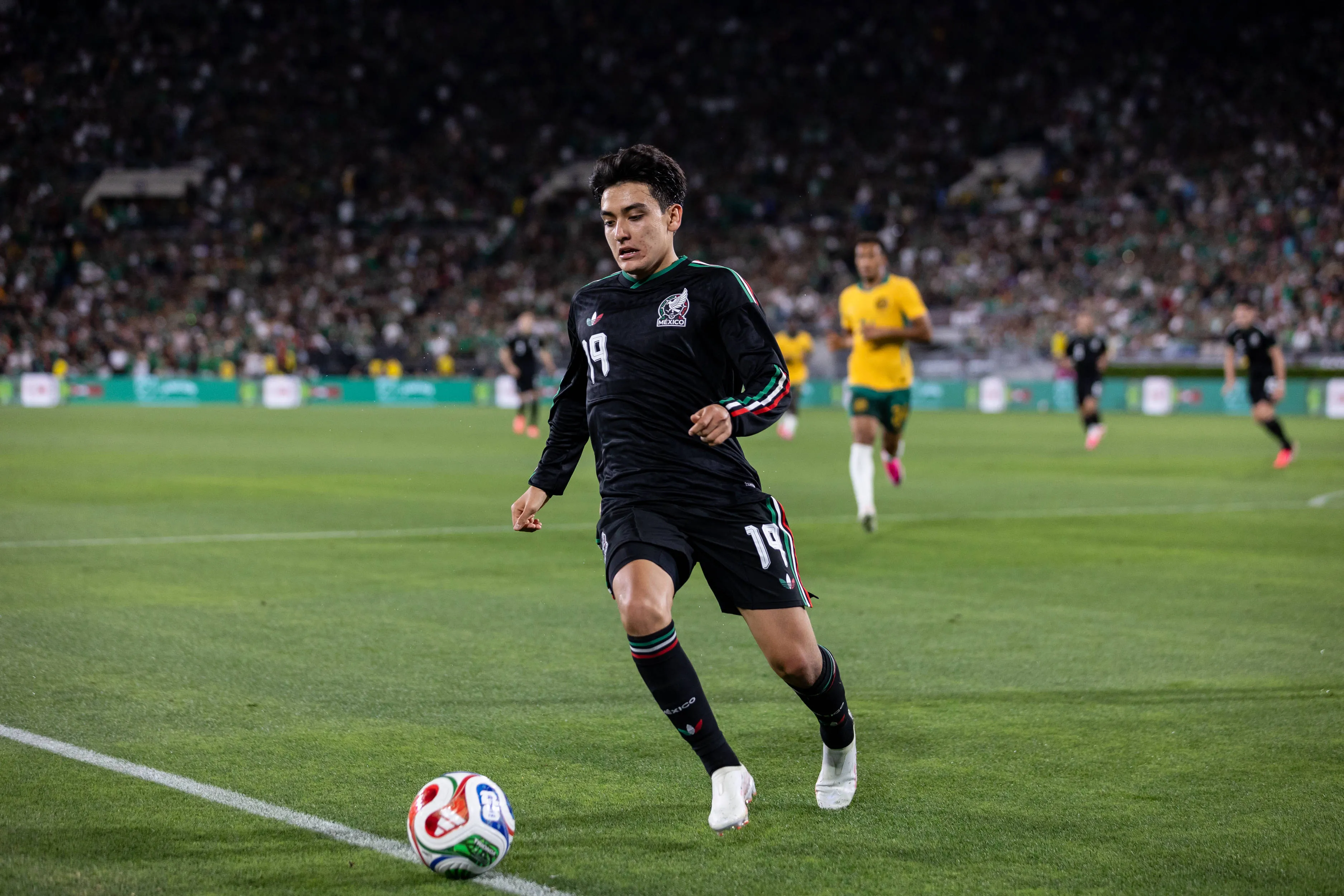 Gilberto Mora runs with the ball