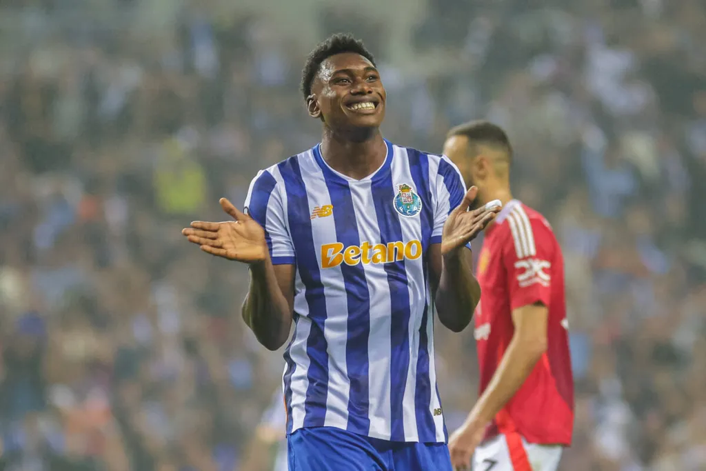 Omorodion rampant in Man United cracker at the Dragao