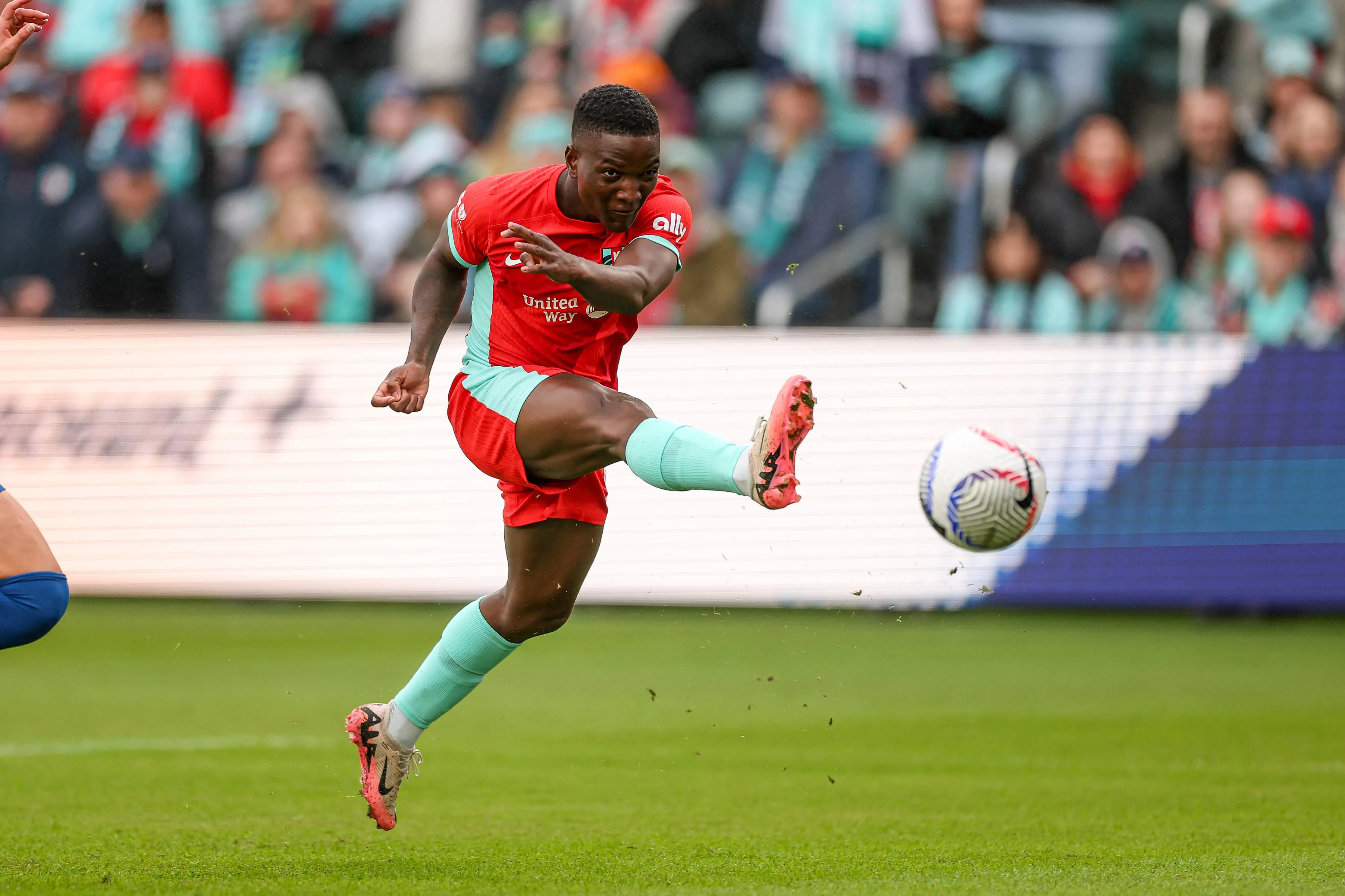 Kansas City Current forward Temwa Chawinga